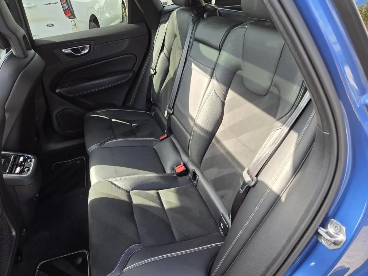 2.0 T5 AWD R-Design | Panorama/Trekhaak/Luchtvering/HUD/360 | 1e Eigenaar / Dealer onderhouden