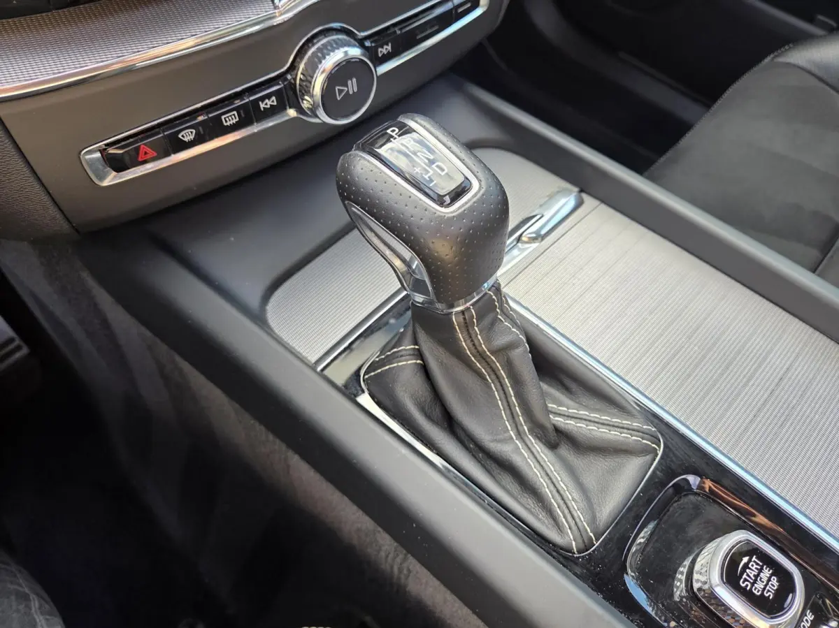 2.0 T5 AWD R-Design | Panorama/Trekhaak/Luchtvering/HUD/360 | 1e Eigenaar / Dealer onderhouden