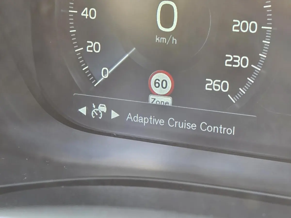 2.0 T5 AWD R-Design | Panorama/Trekhaak/Luchtvering/HUD/360 | 1e Eigenaar / Dealer onderhouden