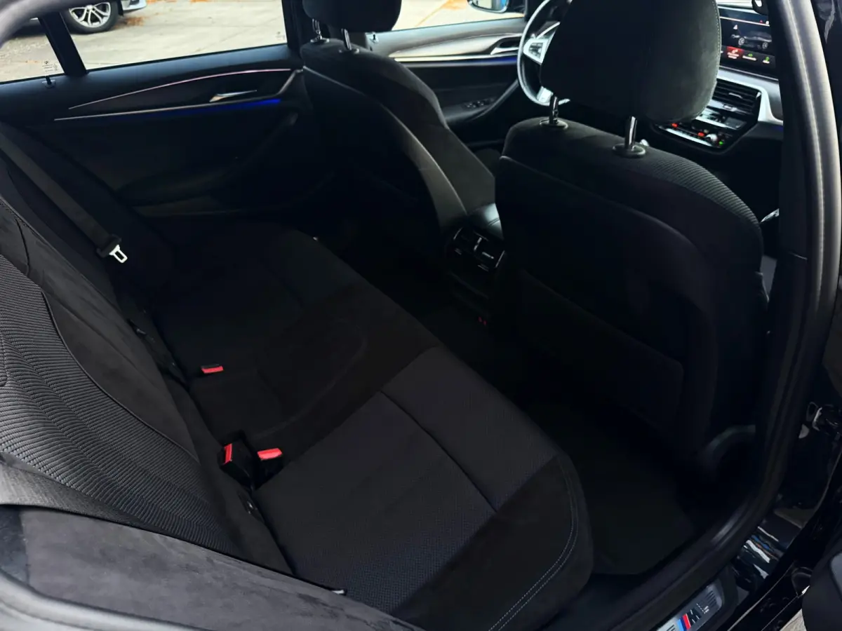 520d High Executive 190PK|Prof Navi|AUT|M-Pakket|Camera|Virtual Cockpit|Adaptive|StuurVW|Sportstoelen|SfeerVL