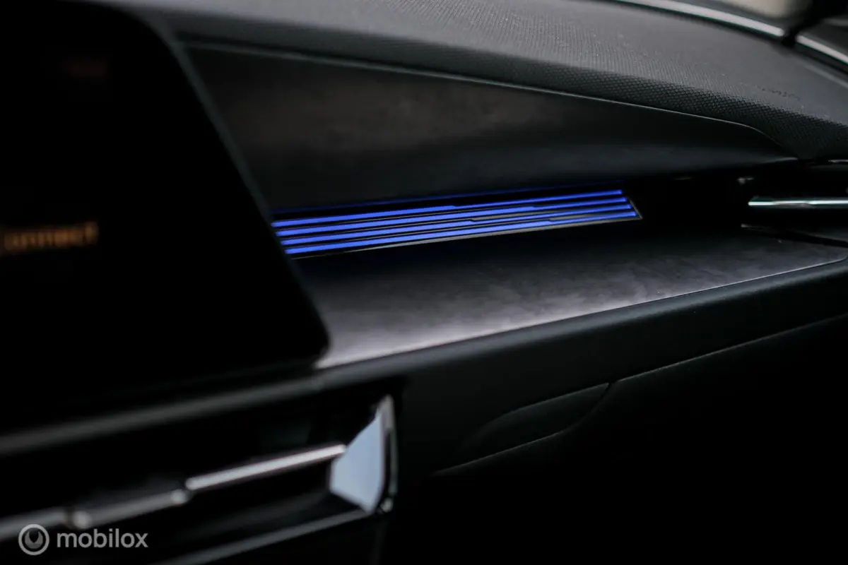 Light 64.8 kWh | SOH 96,5 | Camera | Stoel + stuurwarming | LED | Ambiance light | Halfleder | Adaptive | Rijklaarprijs incl garantie |