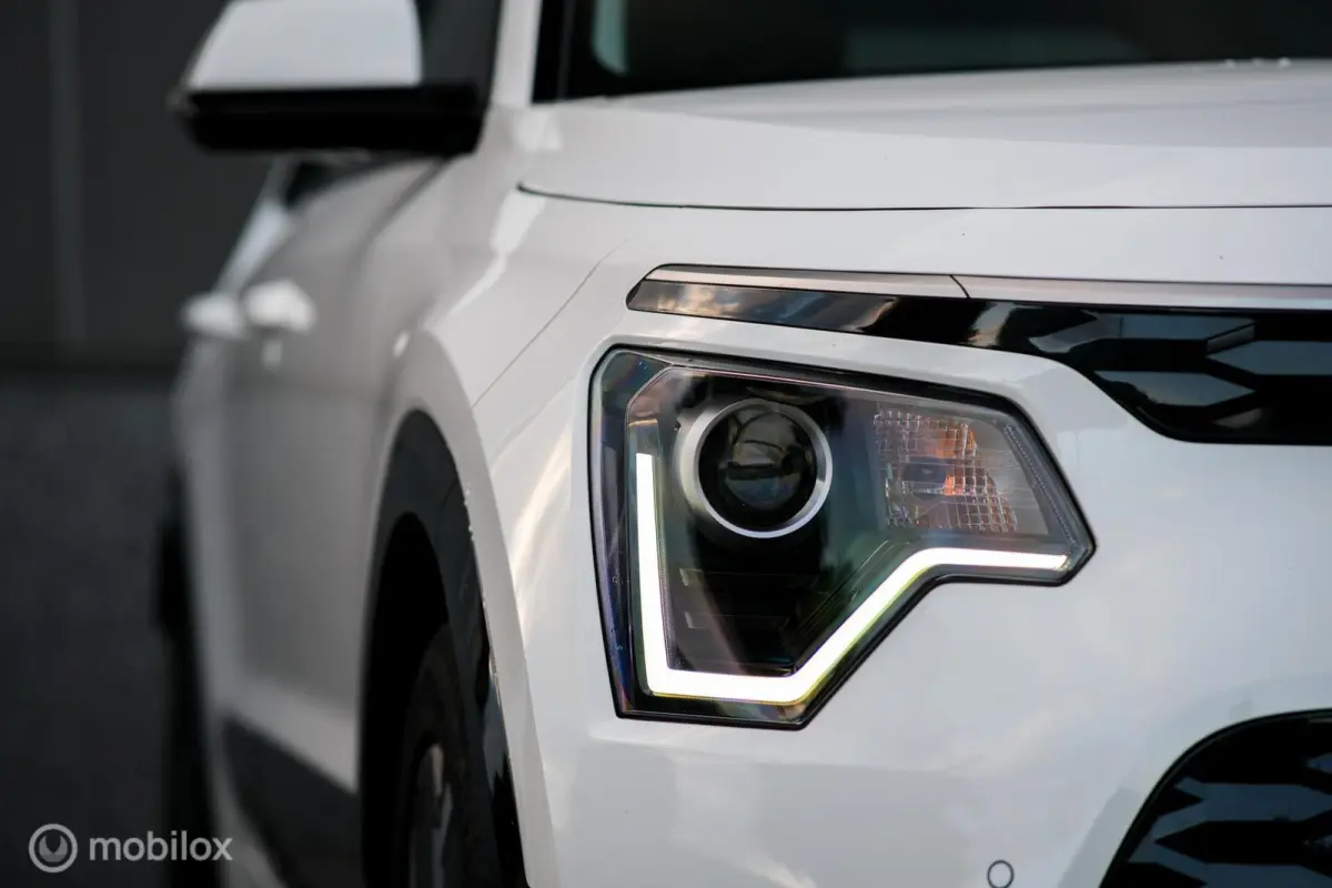 Light 64.8 kWh | SOH 96,5 | Camera | Stoel + stuurwarming | LED | Ambiance light | Halfleder | Adaptive | Rijklaarprijs incl garantie |