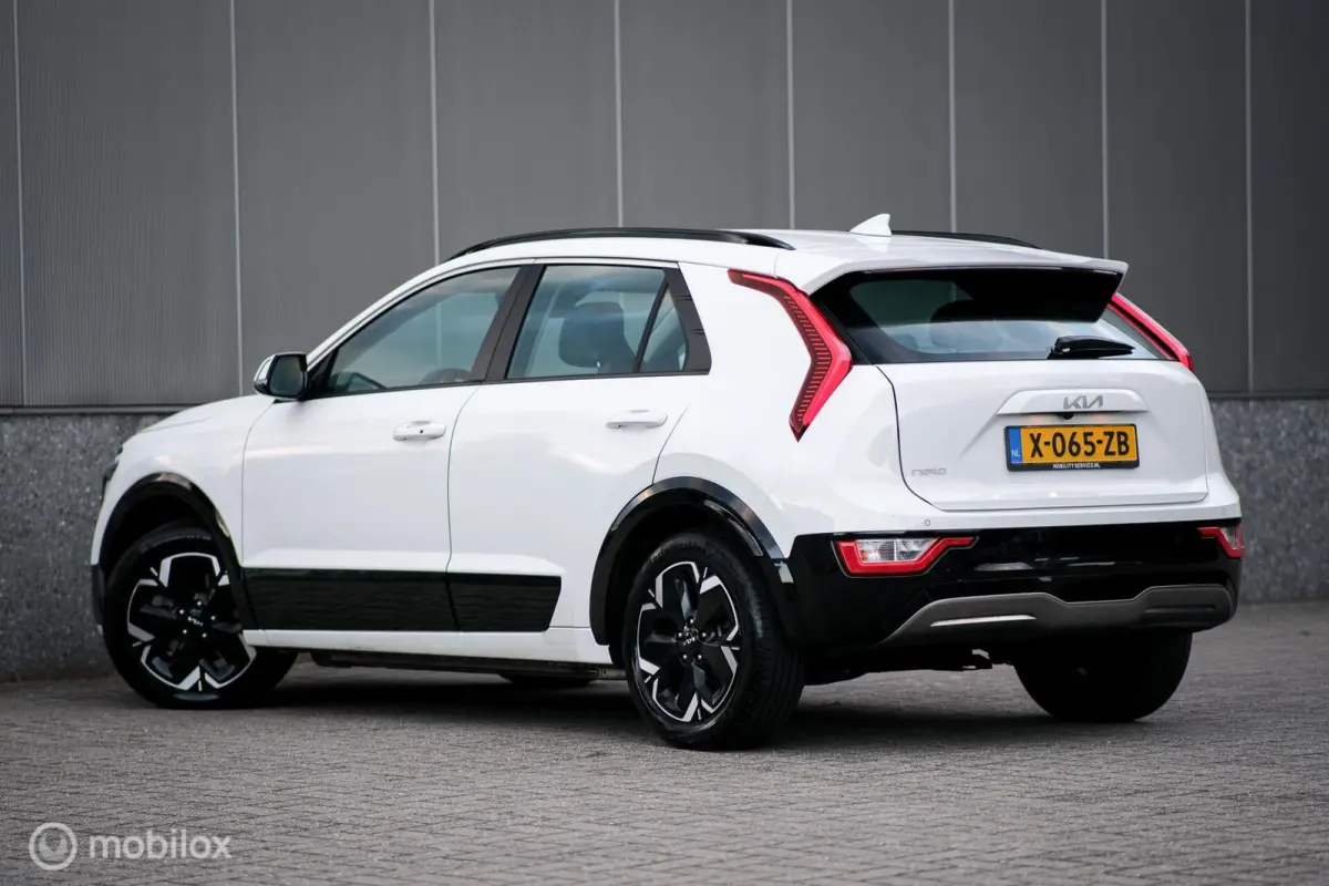 Light 64.8 kWh | SOH 96,5 | Camera | Stoel + stuurwarming | LED | Ambiance light | Halfleder | Adaptive | Rijklaarprijs incl garantie |