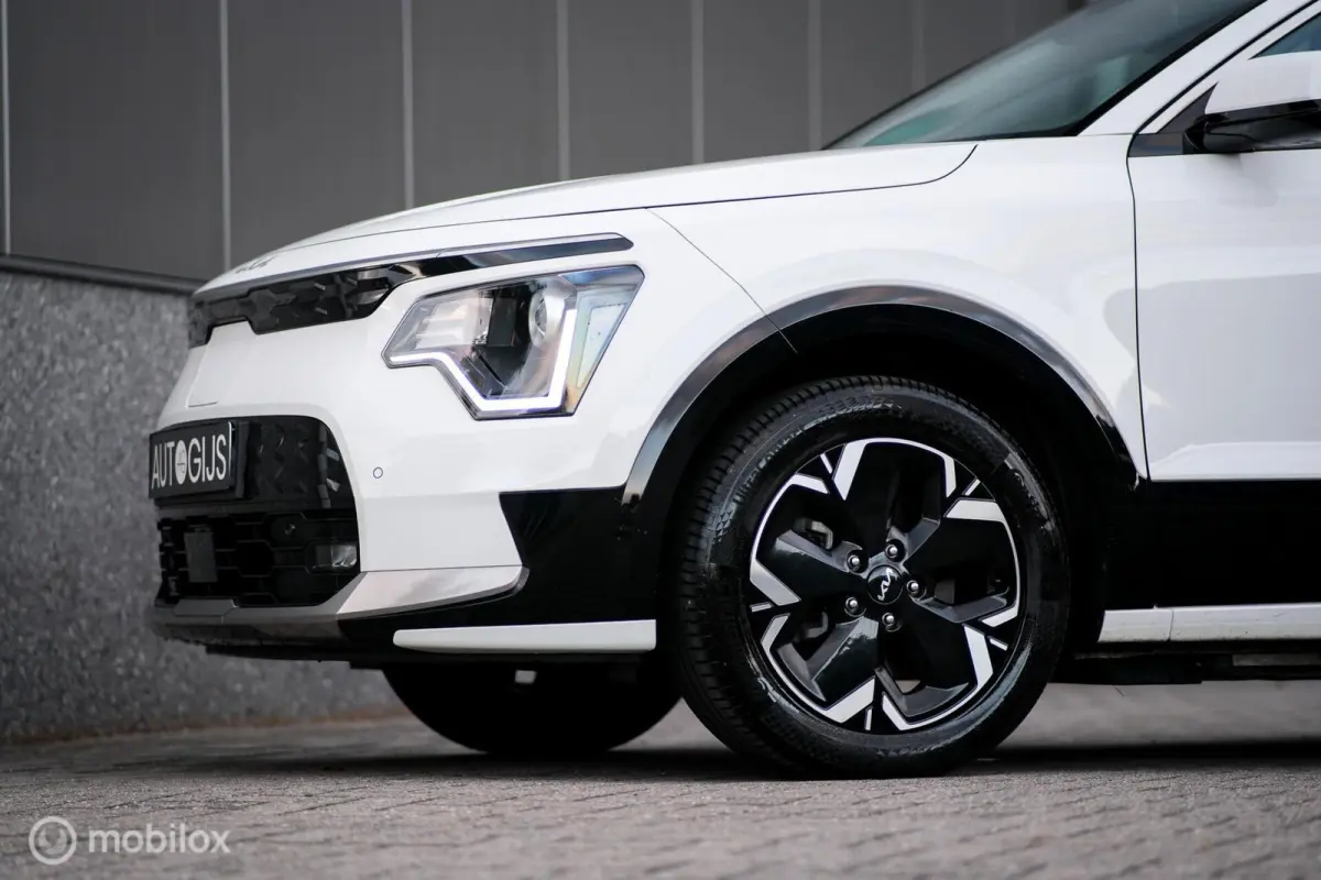 Light 64.8 kWh | SOH 96,5 | Camera | Stoel + stuurwarming | LED | Ambiance light | Halfleder | Adaptive | Rijklaarprijs incl garantie |