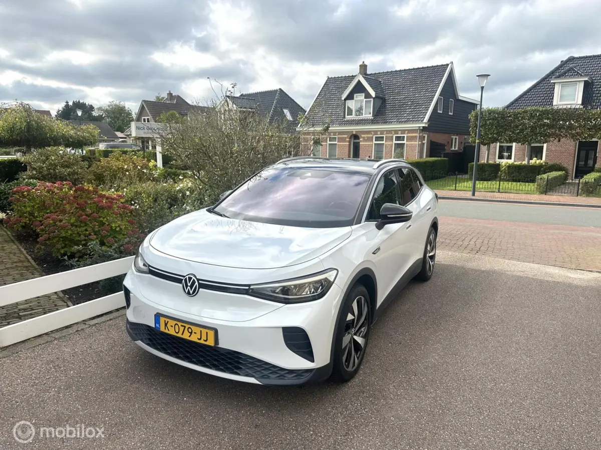First 77 kWh STUUR/STOELVERWARMING WEGDRAAIBARE TREKHAAK CARPLAY SFEERVERLICHTING CAMERA ACCU GARANTIE!!
