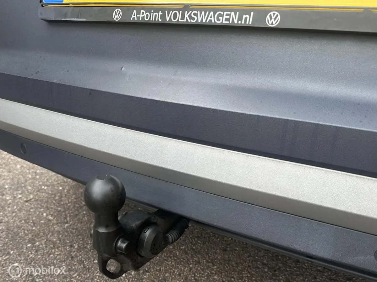 First 77 kWh STUUR/STOELVERWARMING WEGDRAAIBARE TREKHAAK CARPLAY SFEERVERLICHTING CAMERA ACCU GARANTIE!!