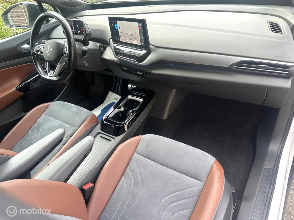 First 77 kWh STUUR/STOELVERWARMING WEGDRAAIBARE TREKHAAK CARPLAY SFEERVERLICHTING CAMERA ACCU GARANTIE!!