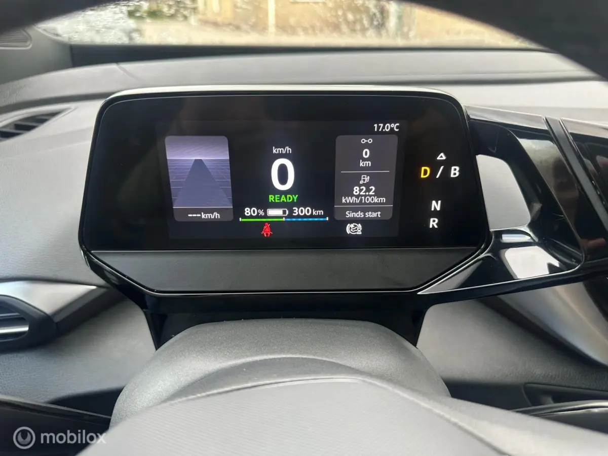First 77 kWh STUUR/STOELVERWARMING WEGDRAAIBARE TREKHAAK CARPLAY SFEERVERLICHTING CAMERA ACCU GARANTIE!!