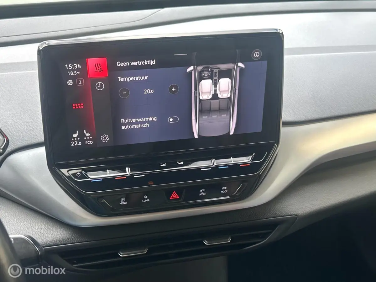 First 77 kWh STUUR/STOELVERWARMING WEGDRAAIBARE TREKHAAK CARPLAY SFEERVERLICHTING CAMERA ACCU GARANTIE!!