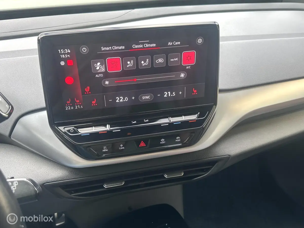 First 77 kWh STUUR/STOELVERWARMING WEGDRAAIBARE TREKHAAK CARPLAY SFEERVERLICHTING CAMERA ACCU GARANTIE!!