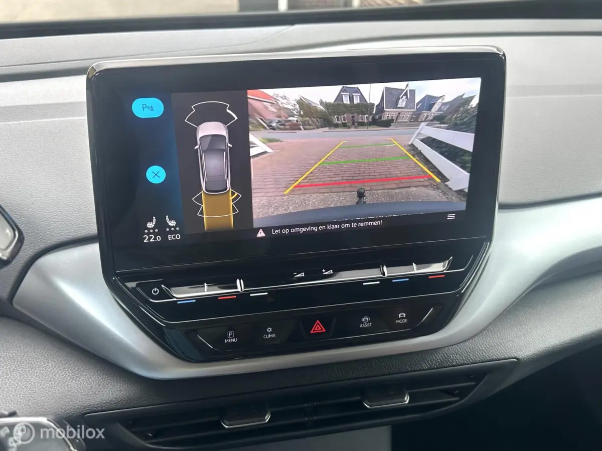 First 77 kWh STUUR/STOELVERWARMING WEGDRAAIBARE TREKHAAK CARPLAY SFEERVERLICHTING CAMERA ACCU GARANTIE!!
