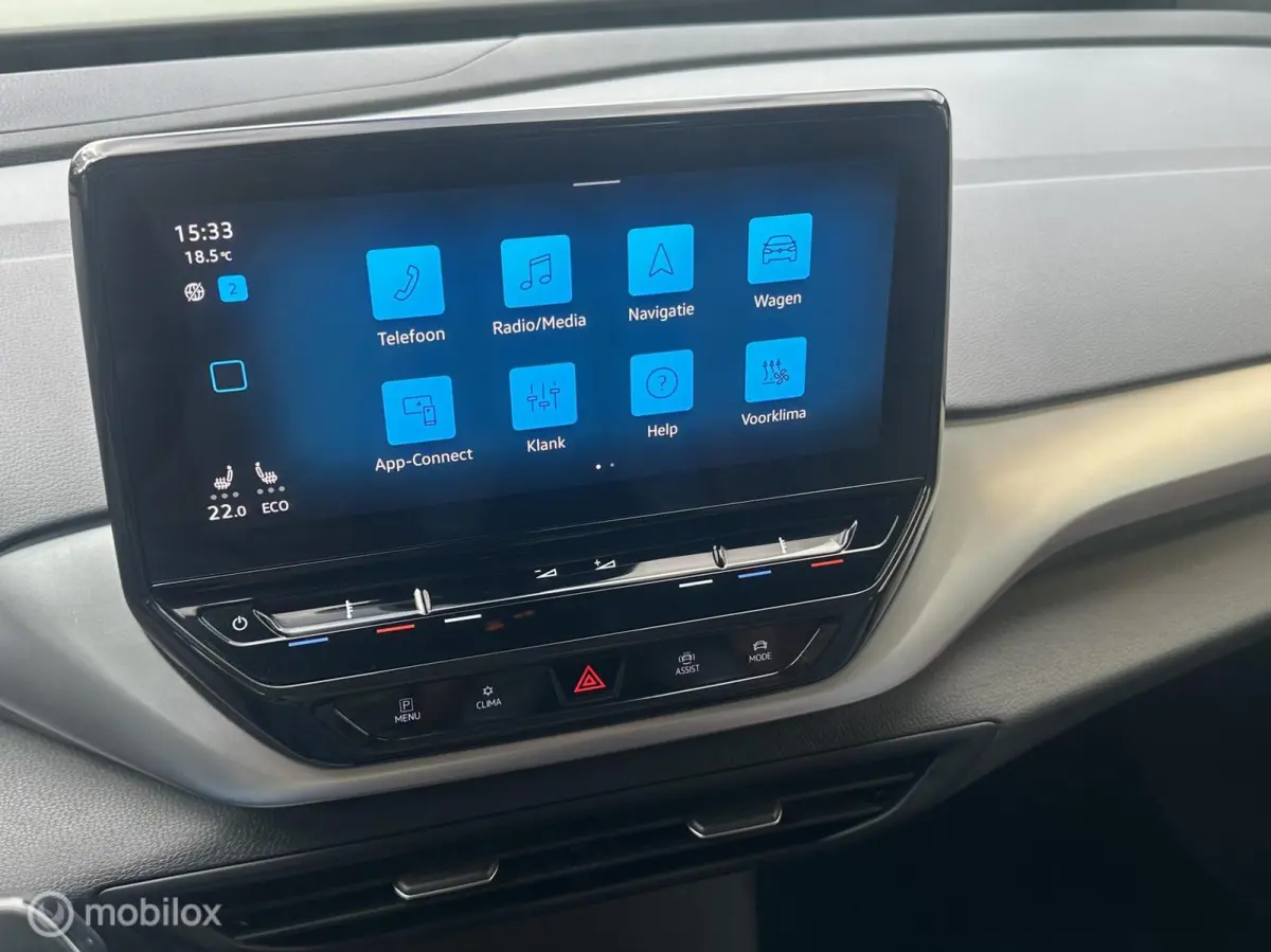 First 77 kWh STUUR/STOELVERWARMING WEGDRAAIBARE TREKHAAK CARPLAY SFEERVERLICHTING CAMERA ACCU GARANTIE!!