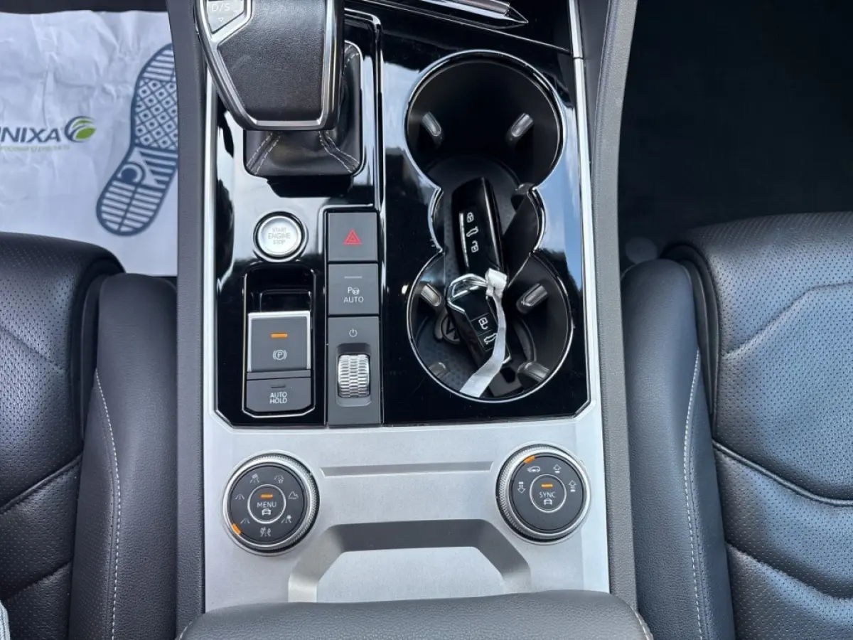 3.0 TSI R EHYBRID 4MOTION PANO-DAK/360CAMERA/TREKHAAK/STOEL-VENTILATIE/MASSAGE