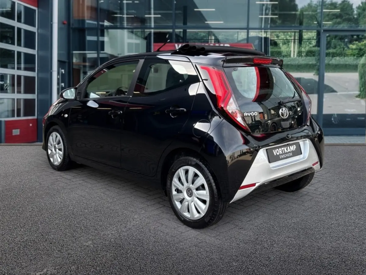 1.0 VVT-i x-play cabrio AIRCO/CAMERA/NAP/CARPLAY