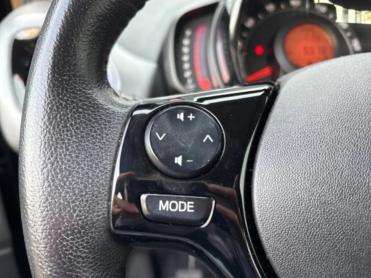 1.0 VVT-i x-play cabrio AIRCO/CAMERA/NAP/CARPLAY