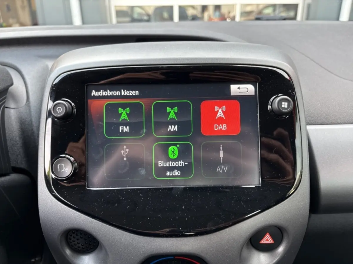 1.0 VVT-i x-play cabrio AIRCO/CAMERA/NAP/CARPLAY