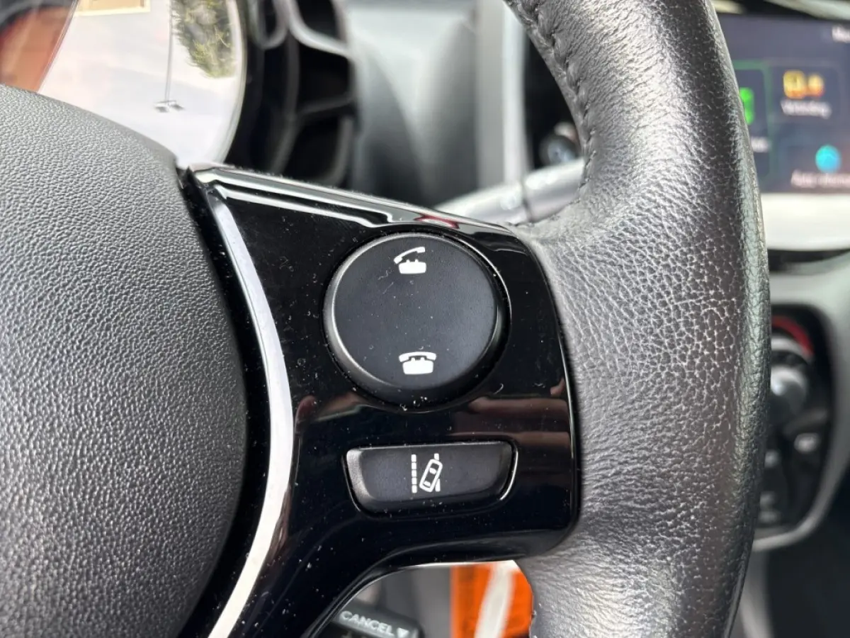 1.0 VVT-i x-play cabrio AIRCO/CAMERA/NAP/CARPLAY