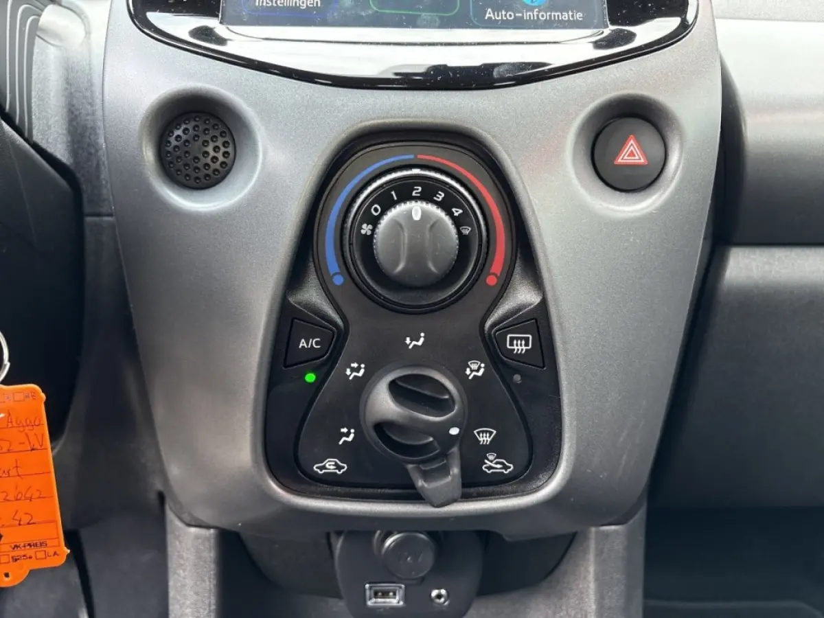 1.0 VVT-i x-play cabrio AIRCO/CAMERA/NAP/CARPLAY
