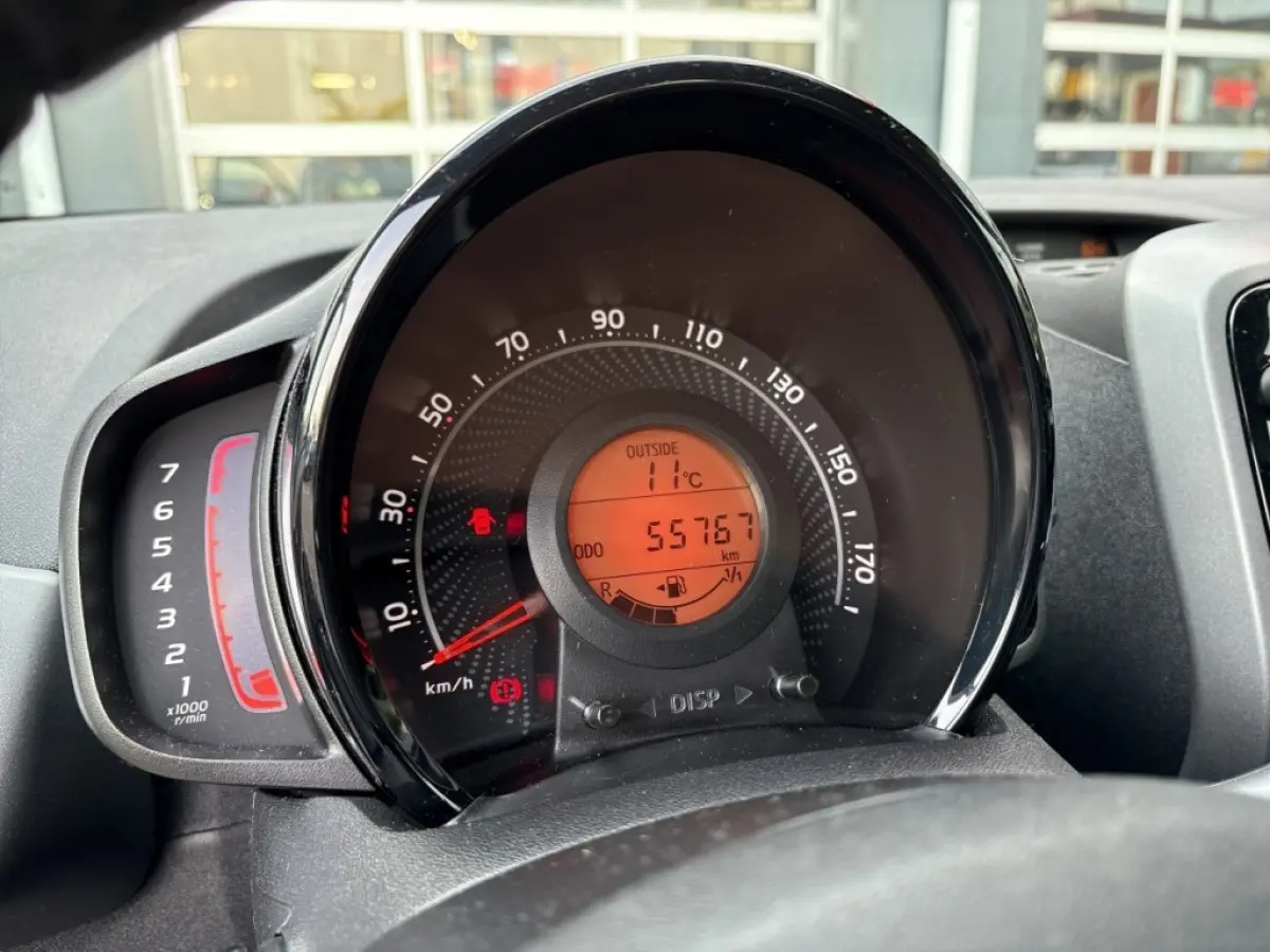 1.0 VVT-i x-play cabrio AIRCO/CAMERA/NAP/CARPLAY