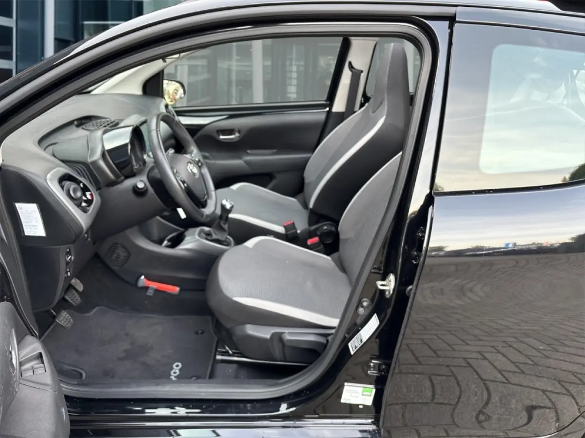 1.0 VVT-i x-play cabrio AIRCO/CAMERA/NAP/CARPLAY