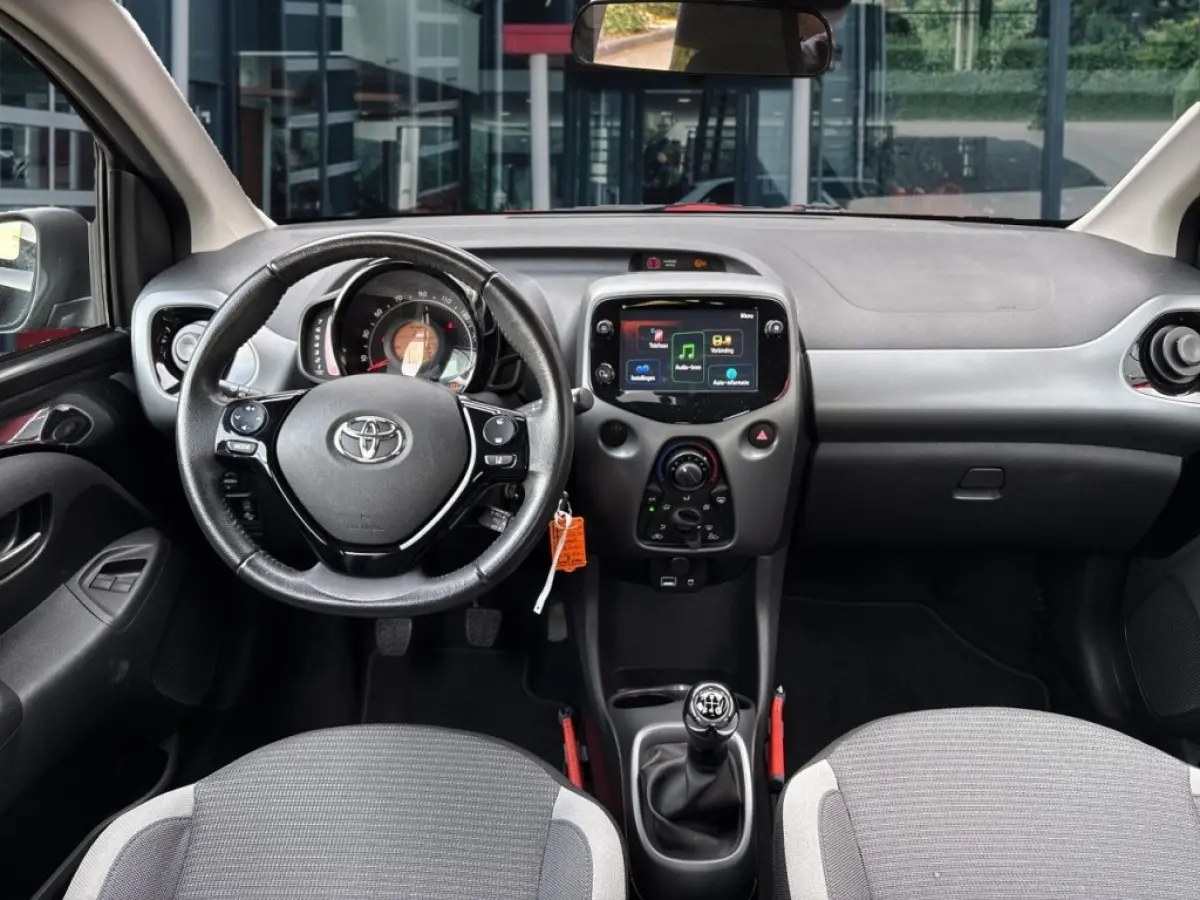 1.0 VVT-i x-play cabrio AIRCO/CAMERA/NAP/CARPLAY