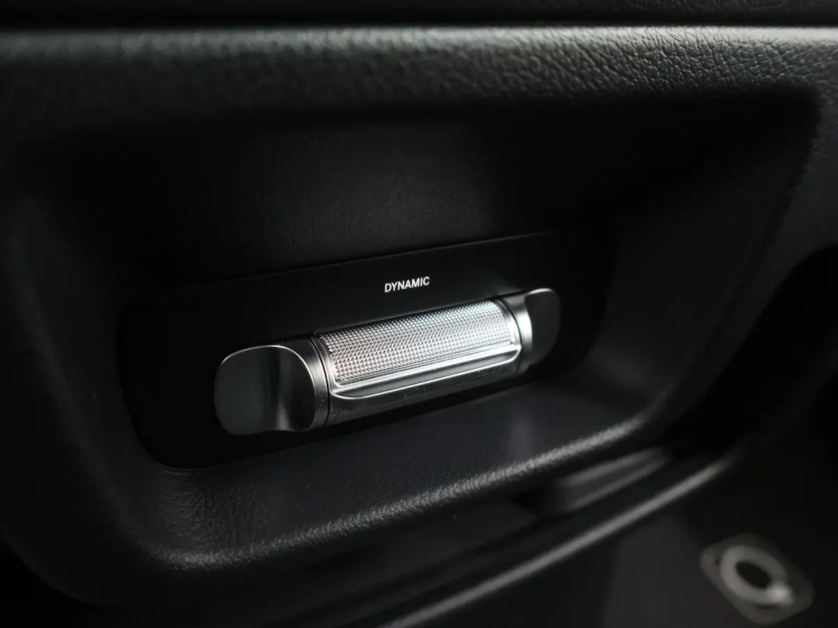 129 PRO L2 90 kWh | Snelladen 110 KWh | Parkeerpakket | Comfortbestuurdersstoel | Dodehoekassistent | Navigatie | 360KM range |