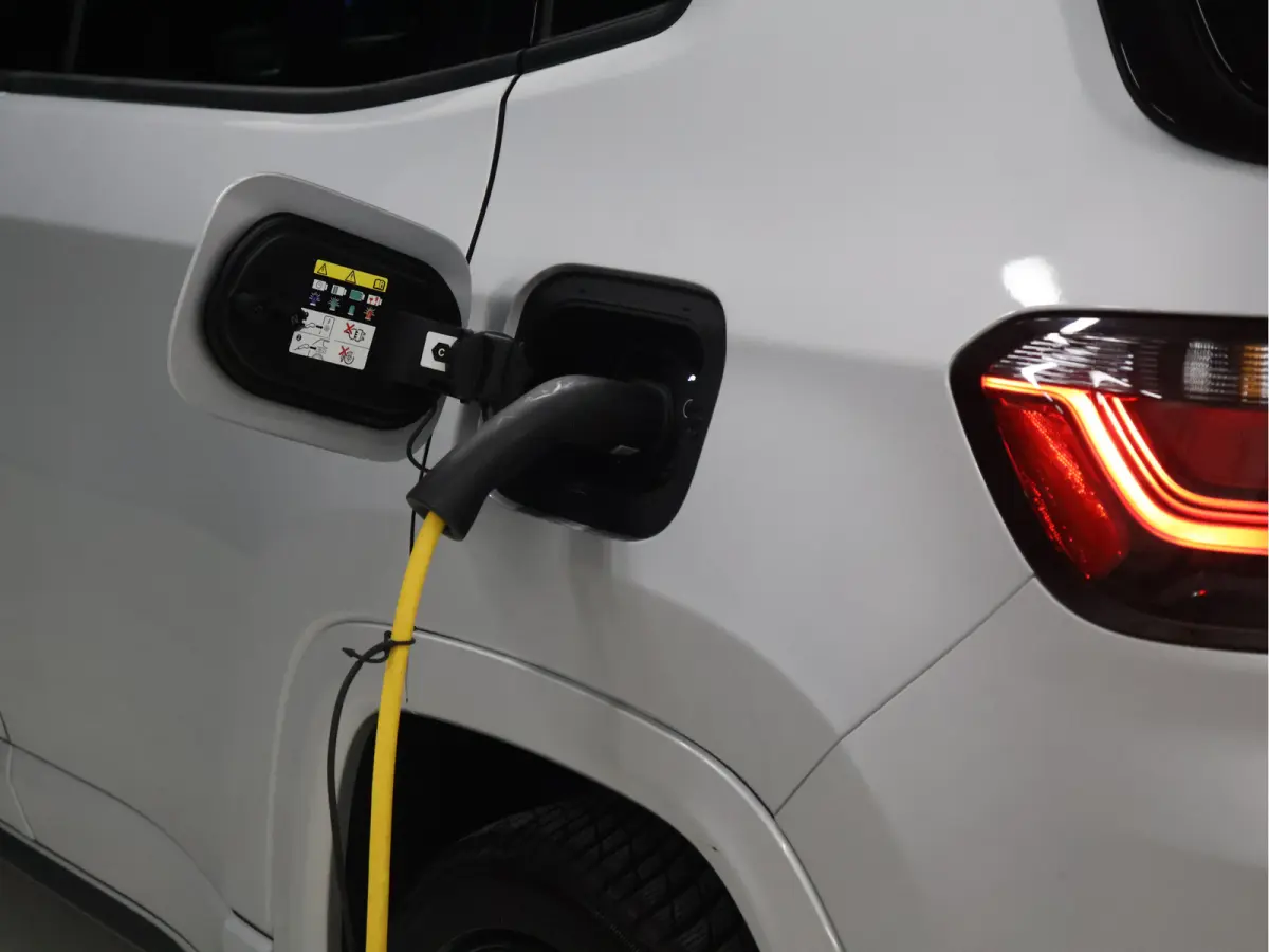 4xe 240 Plug-in Hybrid S 4WD [APPLE CARPLAY, ANDROID, ELEKTRISCH VERSTELBARE STOELEN, ACHTERUITRIJCAMERA, CRUISE, PDC V+A, CLIMATE, DIGITAL DASH]
