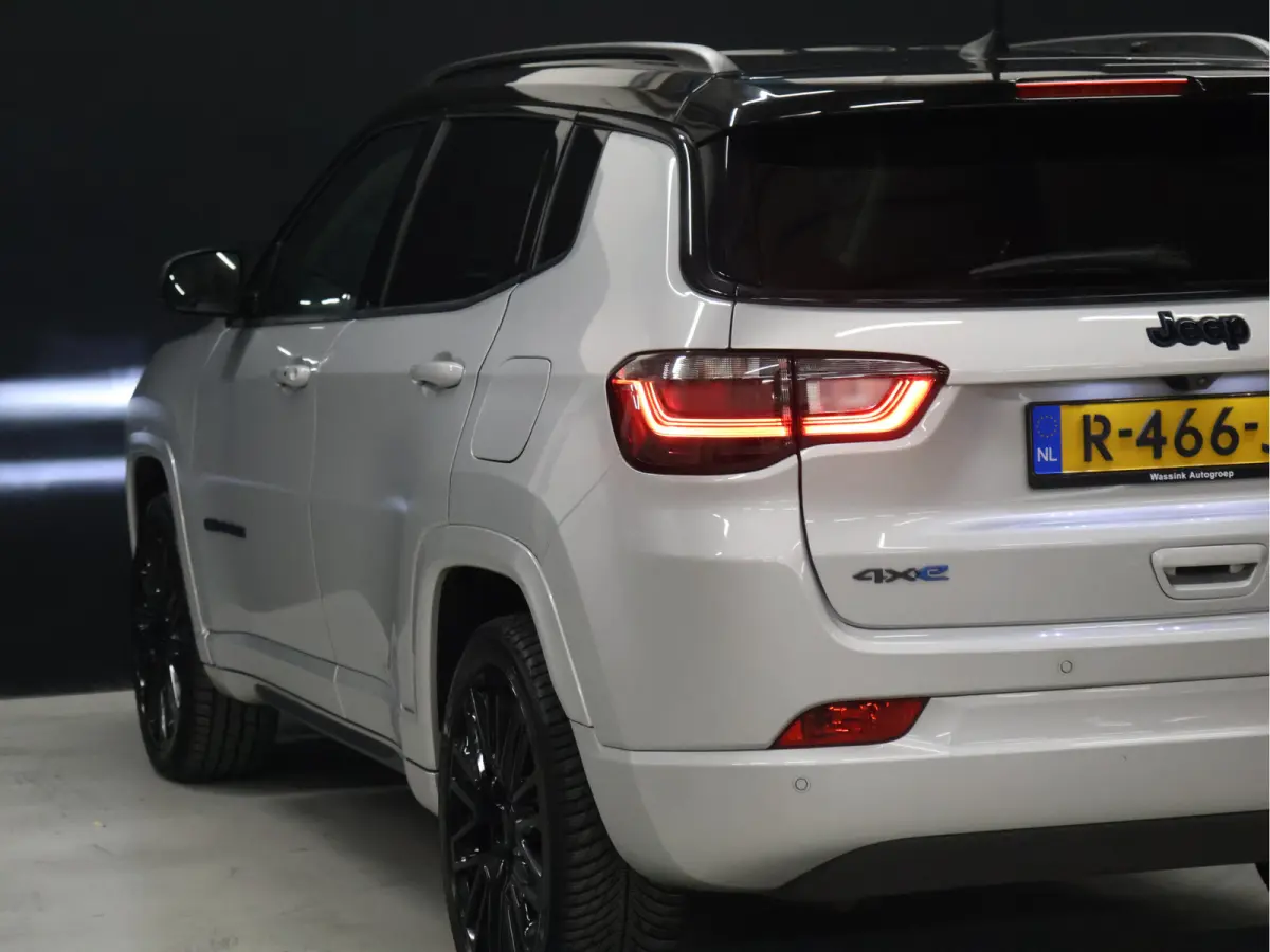4xe 240 Plug-in Hybrid S 4WD [APPLE CARPLAY, ANDROID, ELEKTRISCH VERSTELBARE STOELEN, ACHTERUITRIJCAMERA, CRUISE, PDC V+A, CLIMATE, DIGITAL DASH]