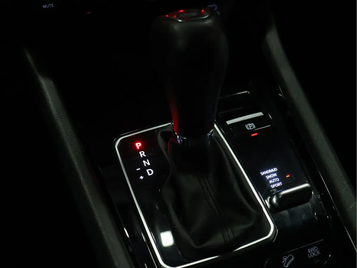 4xe 240 Plug-in Hybrid S 4WD [APPLE CARPLAY, ANDROID, ELEKTRISCH VERSTELBARE STOELEN, ACHTERUITRIJCAMERA, CRUISE, PDC V+A, CLIMATE, DIGITAL DASH]