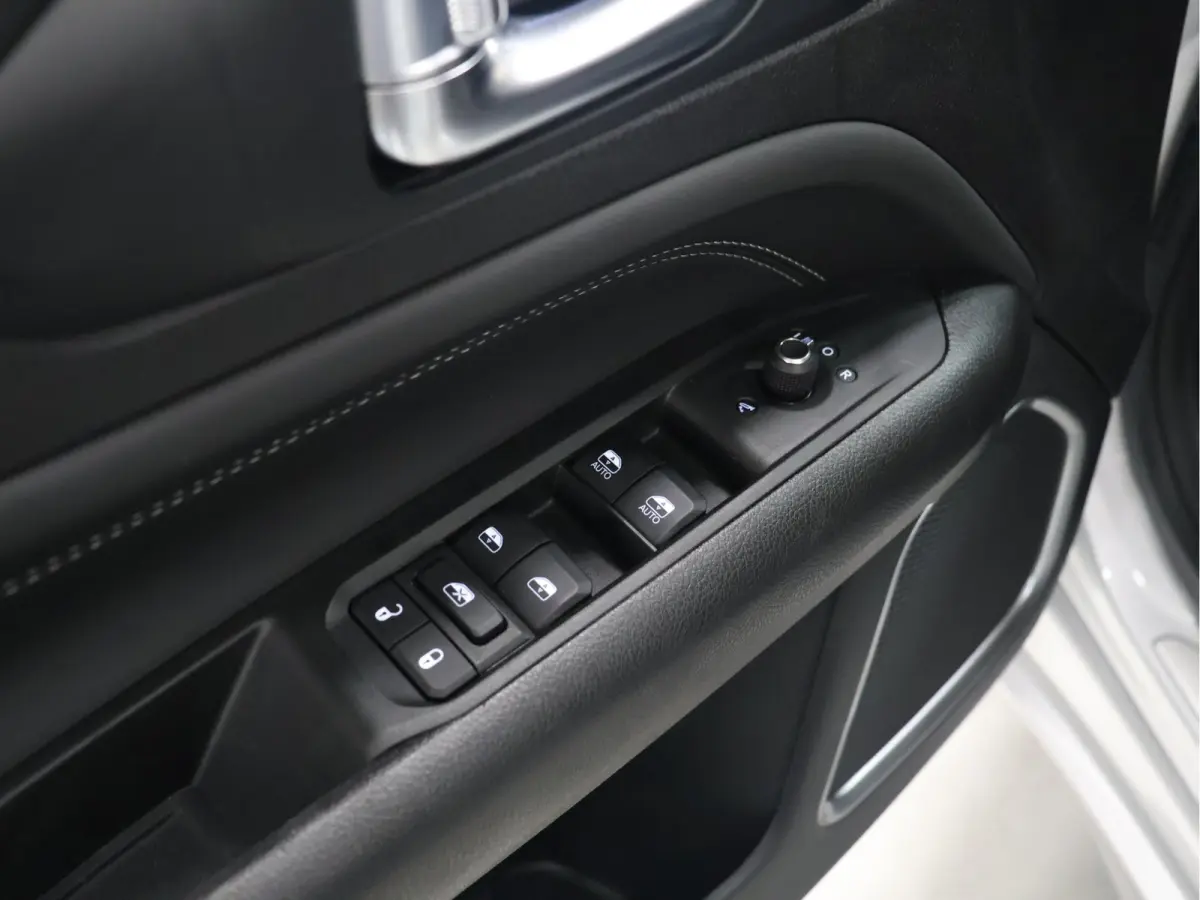 4xe 240 Plug-in Hybrid S 4WD [APPLE CARPLAY, ANDROID, ELEKTRISCH VERSTELBARE STOELEN, ACHTERUITRIJCAMERA, CRUISE, PDC V+A, CLIMATE, DIGITAL DASH]