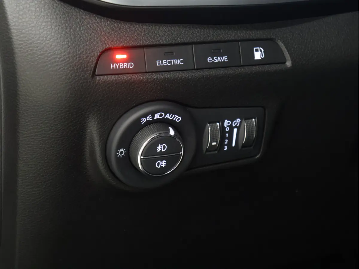 4xe 240 Plug-in Hybrid S 4WD [APPLE CARPLAY, ANDROID, ELEKTRISCH VERSTELBARE STOELEN, ACHTERUITRIJCAMERA, CRUISE, PDC V+A, CLIMATE, DIGITAL DASH]