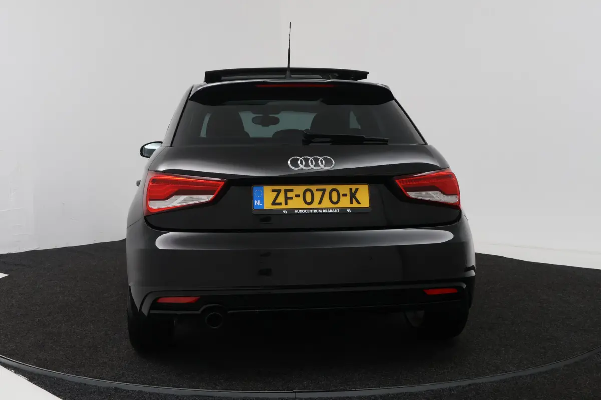 1.0 TFSI Advance Sport (PANORAMADAK, STOELVERWARMING, NAVIGATIE)