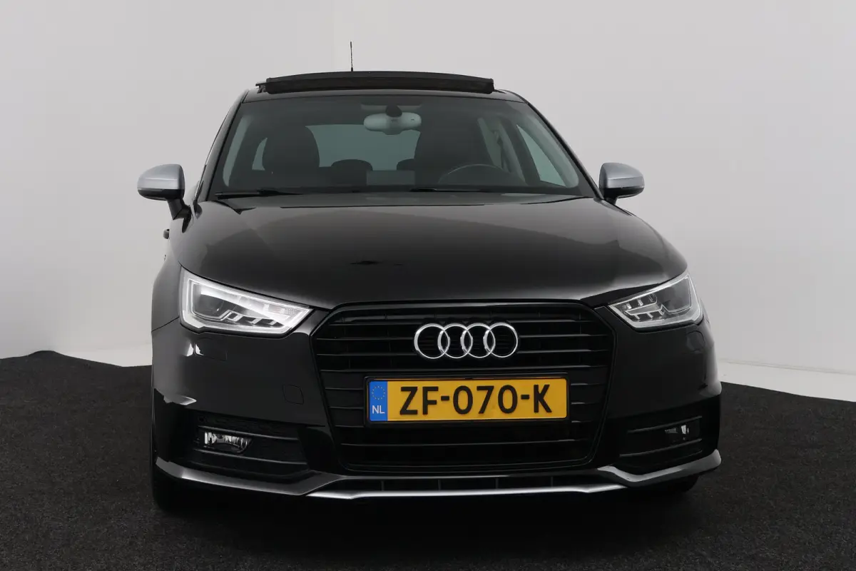1.0 TFSI Advance Sport (PANORAMADAK, STOELVERWARMING, NAVIGATIE)