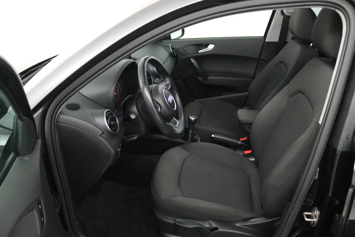 1.0 TFSI Advance Sport (PANORAMADAK, STOELVERWARMING, NAVIGATIE)