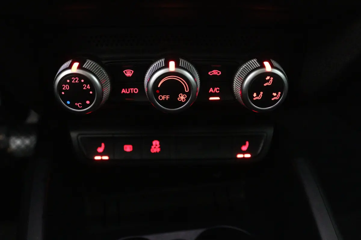 1.0 TFSI Advance Sport (PANORAMADAK, STOELVERWARMING, NAVIGATIE)