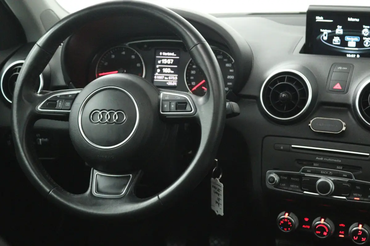 1.0 TFSI Advance Sport (PANORAMADAK, STOELVERWARMING, NAVIGATIE)