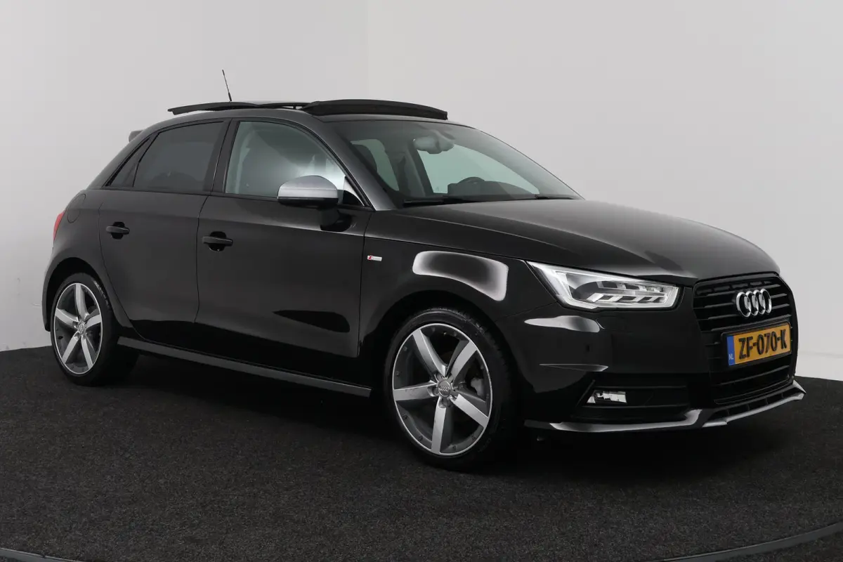 1.0 TFSI Advance Sport (PANORAMADAK, STOELVERWARMING, NAVIGATIE)