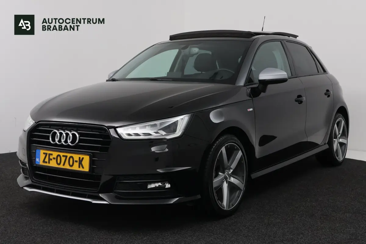 1.0 TFSI Advance Sport (PANORAMADAK, STOELVERWARMING, NAVIGATIE)