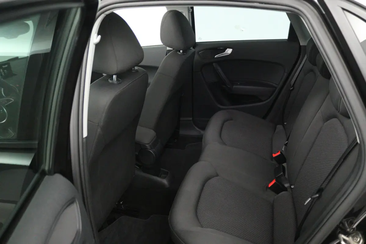 1.0 TFSI Advance Sport (PANORAMADAK, STOELVERWARMING, NAVIGATIE)