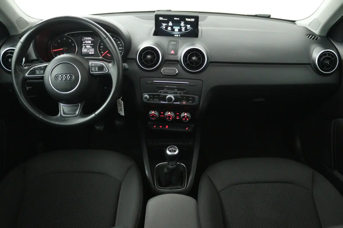 1.0 TFSI Advance Sport (PANORAMADAK, STOELVERWARMING, NAVIGATIE)