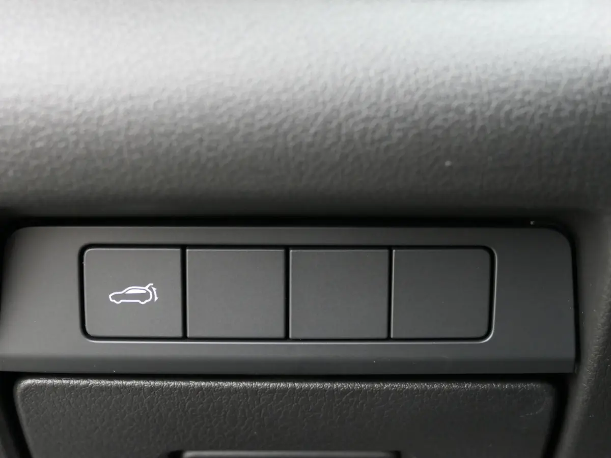 2.0 e-SkyActiv-X M Hybrid Sportive | Trekhaak | BOSE | ACC | Head-up | Elektrische achterklep | Apple-/Android Carplay | Dodehoek detectie | Stuur-/Stoelverwarming | Achteruitrijcamera