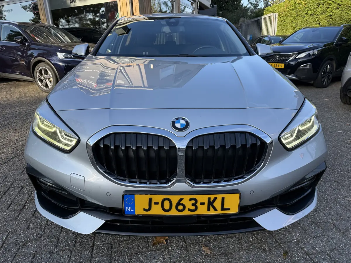 118i Executive 140pk Aut., Sport-line | Clima | Navi & CarPlay | Pdc