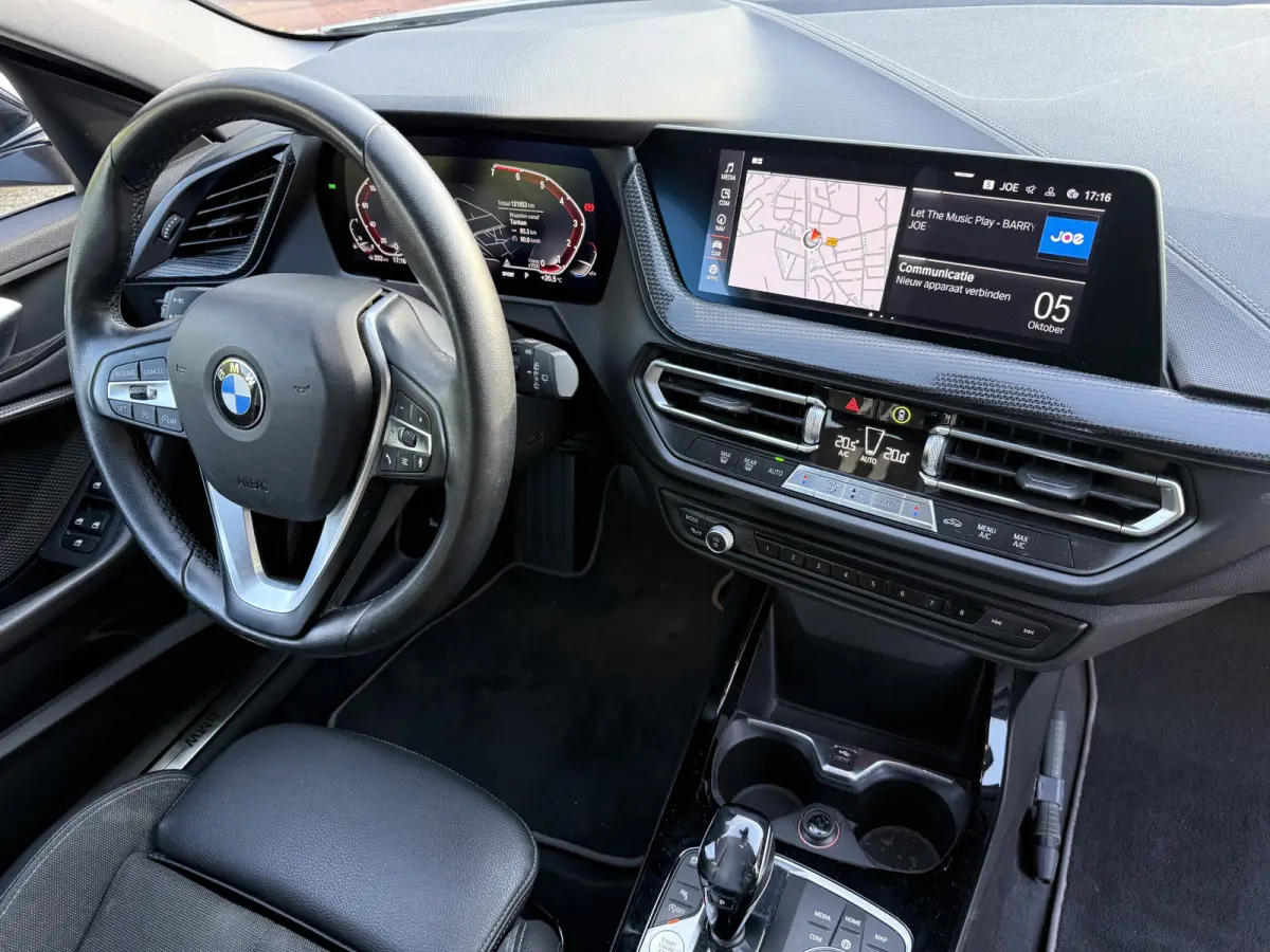 118i Executive 140pk Aut., Sport-line | Clima | Navi & CarPlay | Pdc