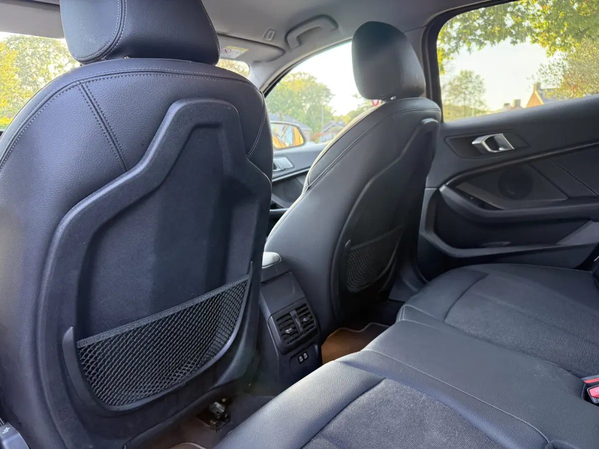 118i Executive 140pk Aut., Sport-line | Clima | Navi & CarPlay | Pdc