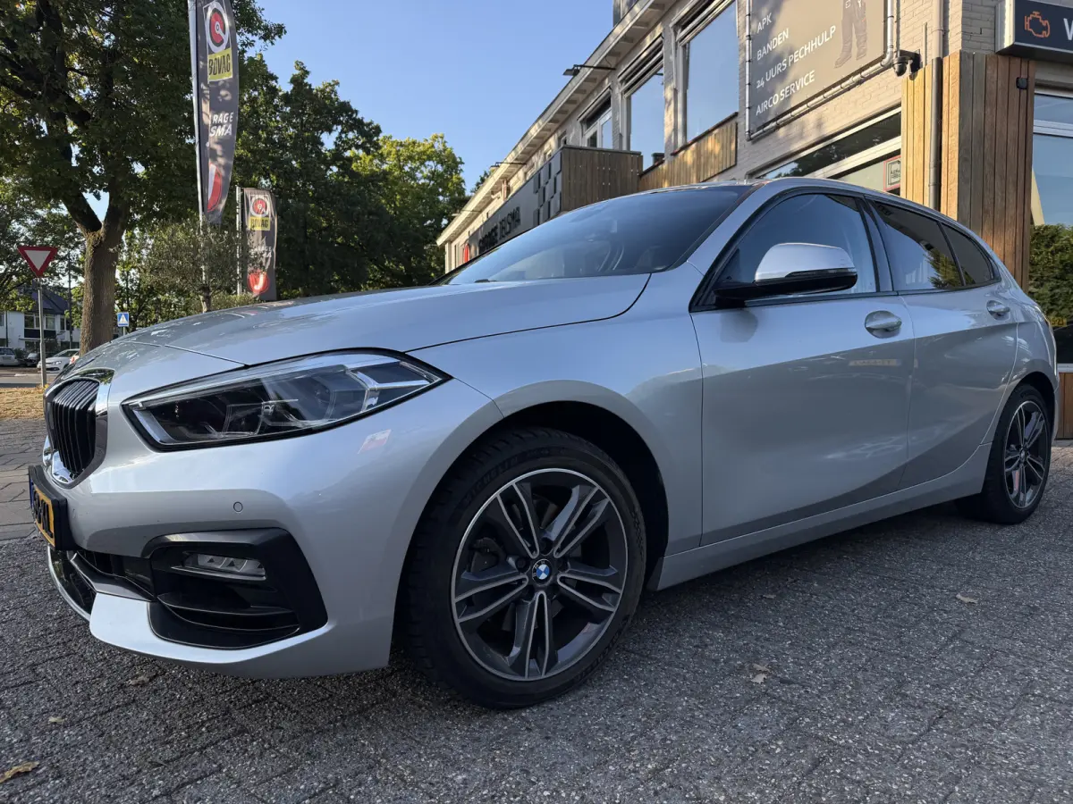 118i Executive 140pk Aut., Sport-line | Clima | Navi & CarPlay | Pdc