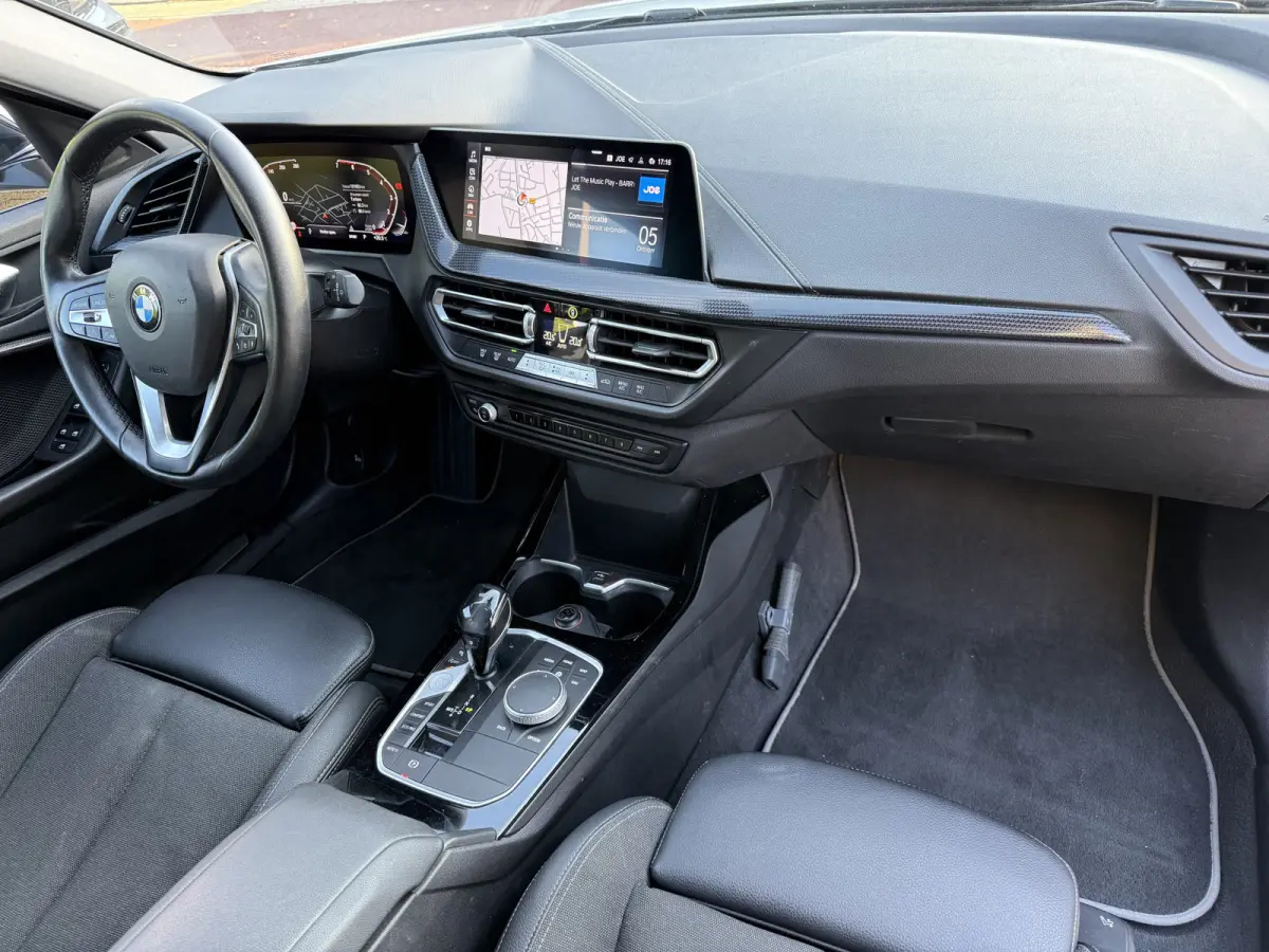 118i Executive 140pk Aut., Sport-line | Clima | Navi & CarPlay | Pdc