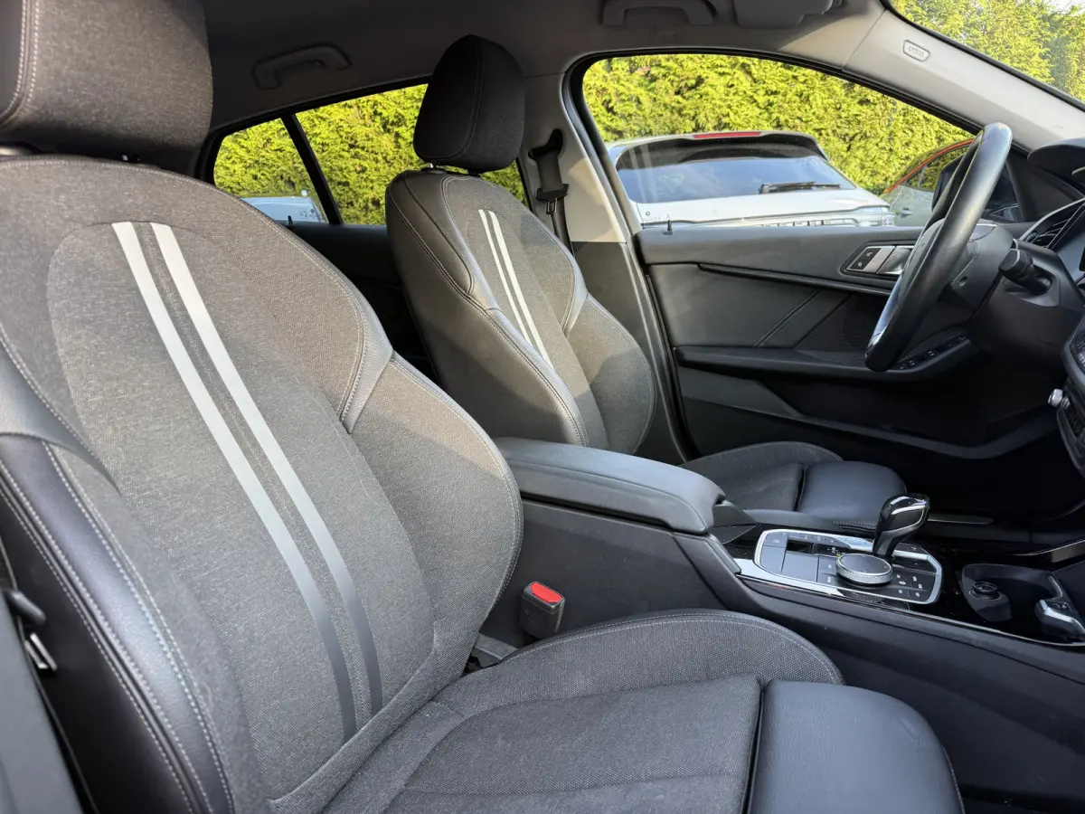 118i Executive 140pk Aut., Sport-line | Clima | Navi & CarPlay | Pdc