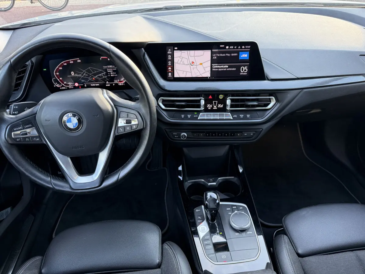 118i Executive 140pk Aut., Sport-line | Clima | Navi & CarPlay | Pdc