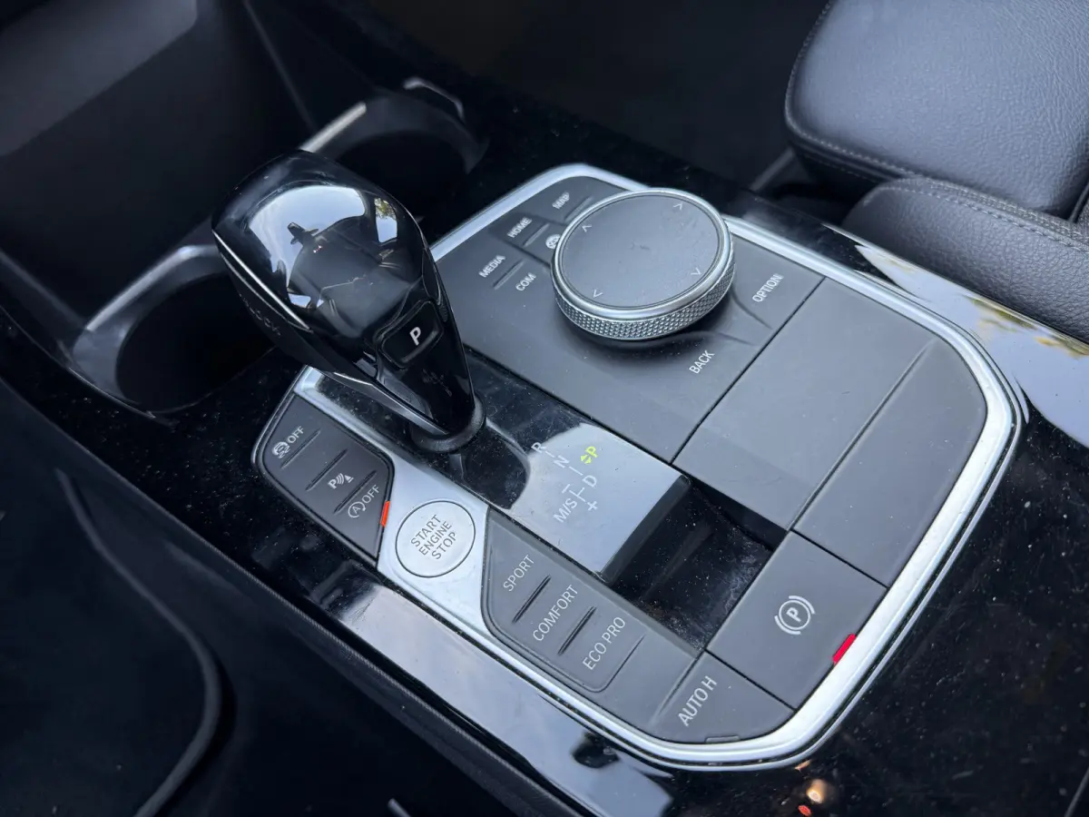 118i Executive 140pk Aut., Sport-line | Clima | Navi & CarPlay | Pdc