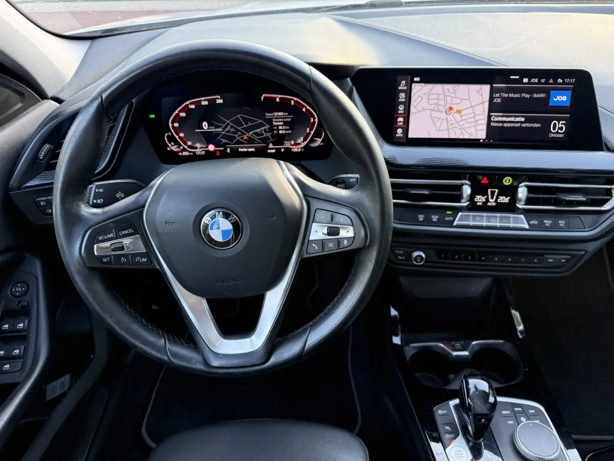 118i Executive 140pk Aut., Sport-line | Clima | Navi & CarPlay | Pdc